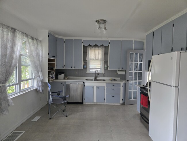 Building Photo - 338 Highland Rd