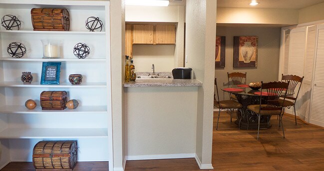 Photo - z-050225-Oakwood Village Apartments