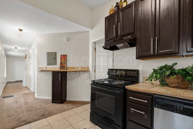 Photo - 153 Little St SE