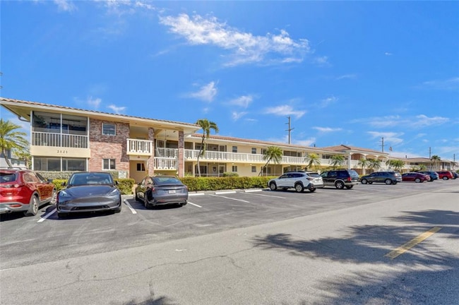 Photo - 2121 NE 68th St Unidad APT 109