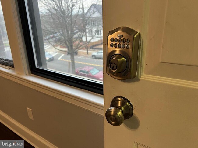 Building Photo - 5601 Colorado Ave NW Unit 3