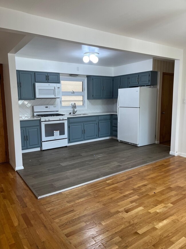 Building Photo - 495 Ave E Rental