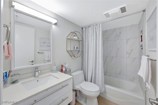 Building Photo - 15400 Cedarwood Ln Unit 1-201