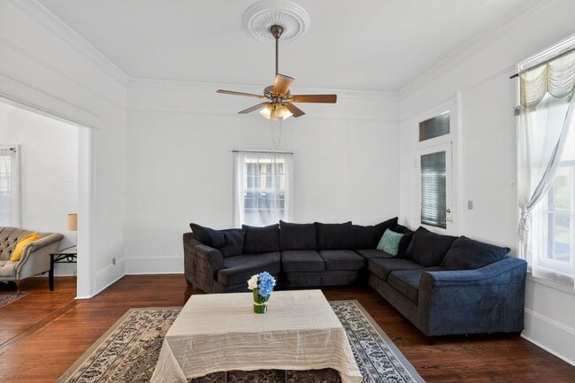 Photo - 1030 Burgundy St