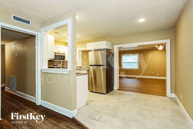 Photo - 6421 Burgundy Rd S
