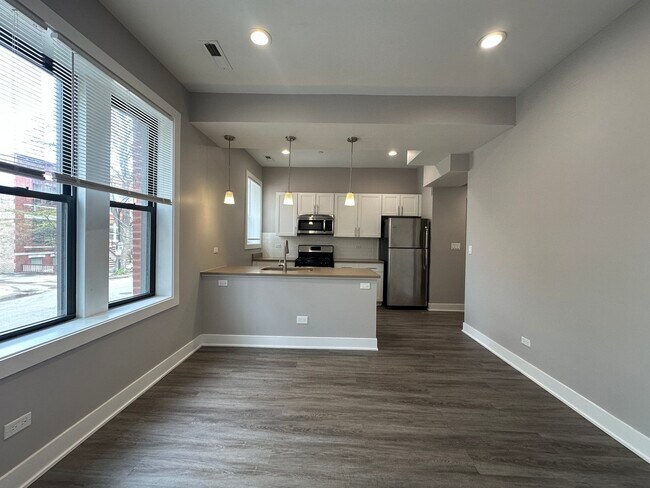 Photo - 2053 W Iowa St Unit 1