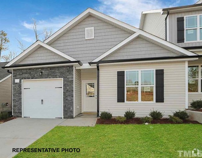 Building Photo - 3 Bedroom Triplex in Smithfield! Rental