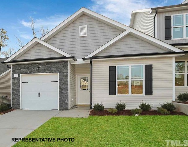 Building Photo - 3 Bedroom Triplex in Smithfield! Rental