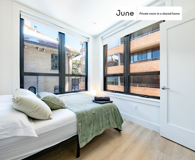 Room in Shared 4 bed/2 bath home in Dupont Circle