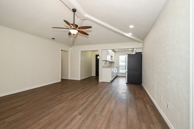 Photo - 3805 Christine St