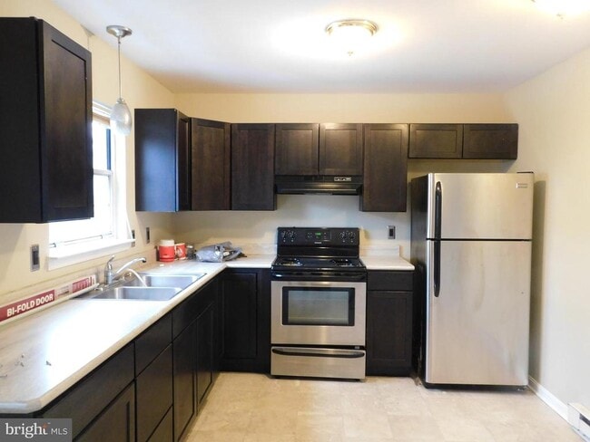 Photo - 104 Waterford Ln