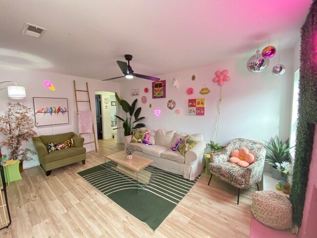 Photo - 82 N Holmes St