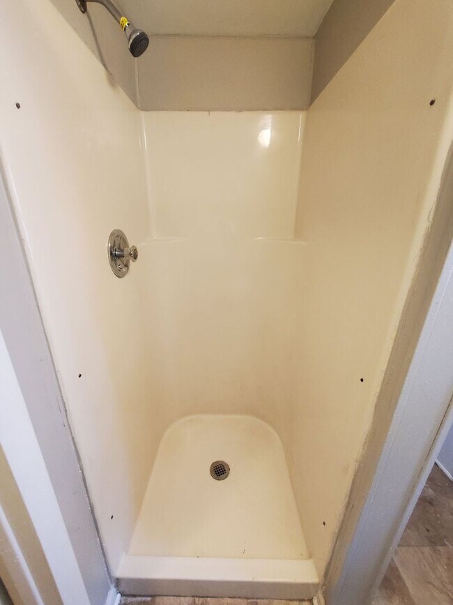 Photo - 335 Luedtke Ave Unit Upper