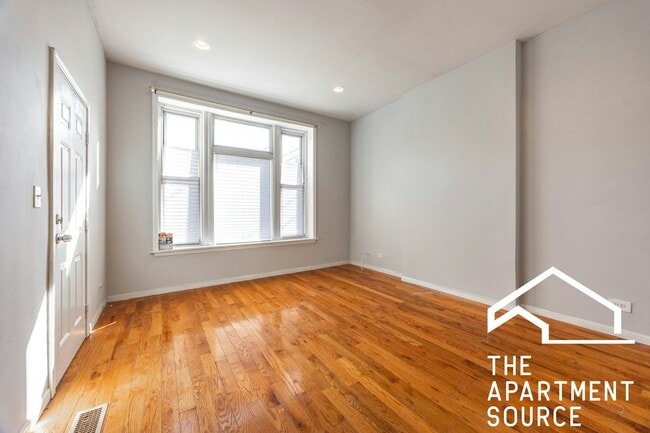 Photo - 2416 N Maplewood Ave Unit 1