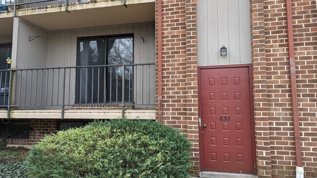Photo - 832A Putnam Blvd