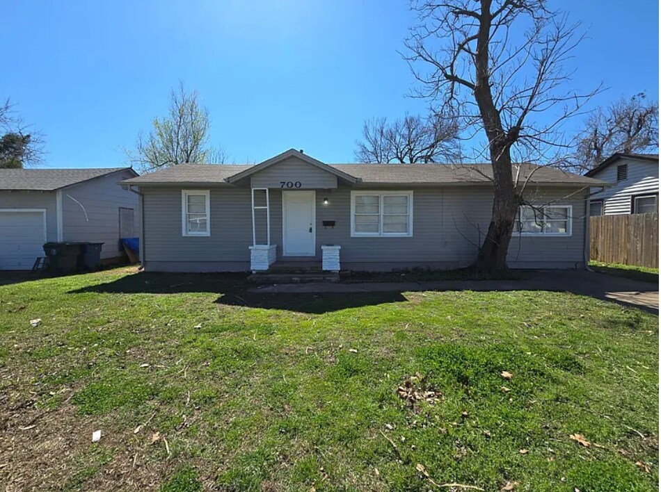 Photo - 700 E Arbor Dr