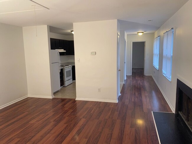 Building Photo - 4012 Greenleaf St Unit A