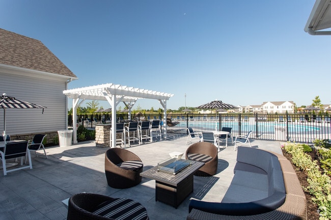 Outdoor Lounge - Jerome Grand