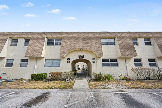 Building Photo - 3135 Shady Dell Ln Unit 223