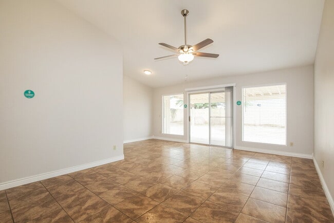Photo - 7827 W Shangri La Rd