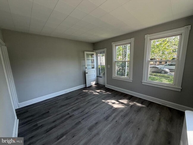 337 W Front St