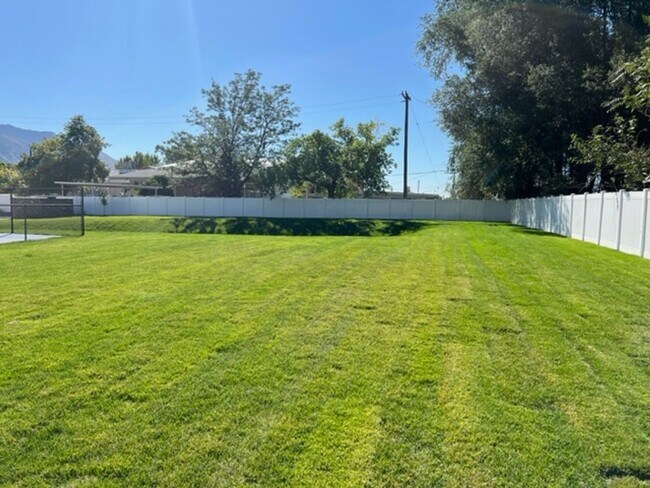 Photo - Beautiful 2023 New construction end unit w...