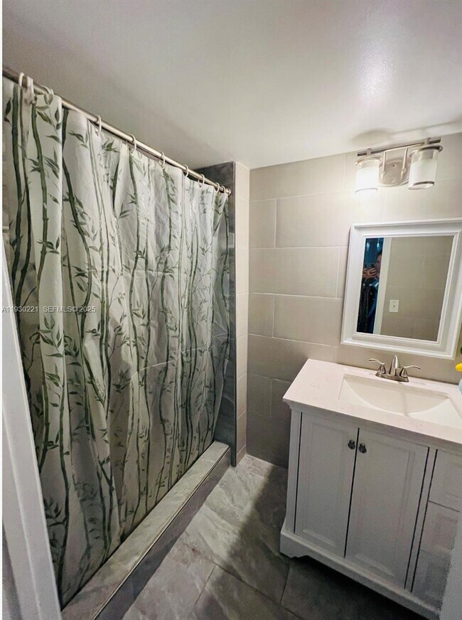 Photo - 851 NE 207th Terrace Unidad 6-103