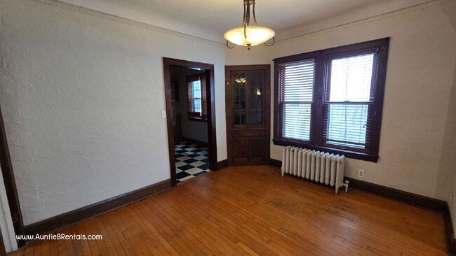 Photo - 145 W Diamond Lake Rd