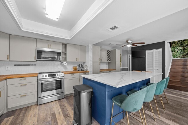 Photo - 1520 Shaker Cir