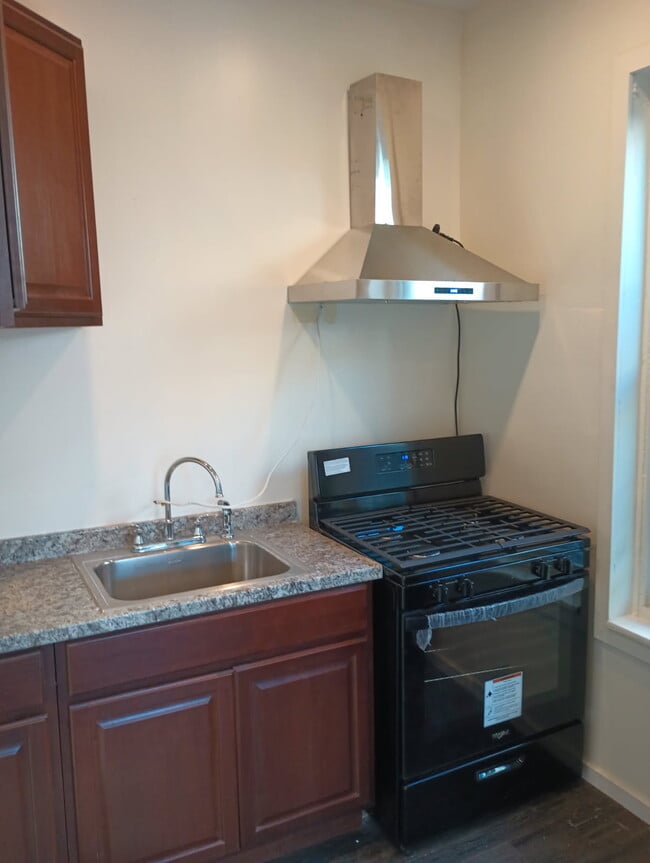 Building Photo - 1619 N 29th St Unit 2