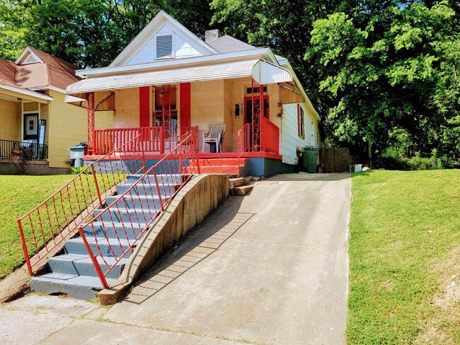 Photo - 330 E Trigg Ave