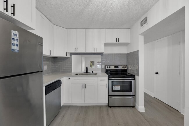 Photo - 904 Banks Rd