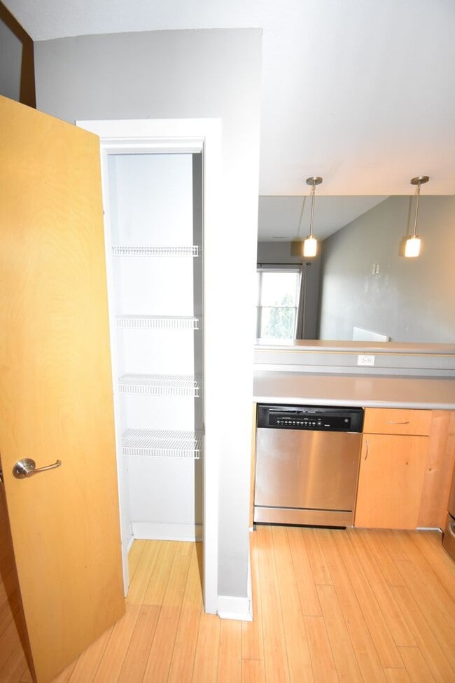 Photo - Large 2 Bedroom Condo For Rent Near Historic Downtown Clarksville!