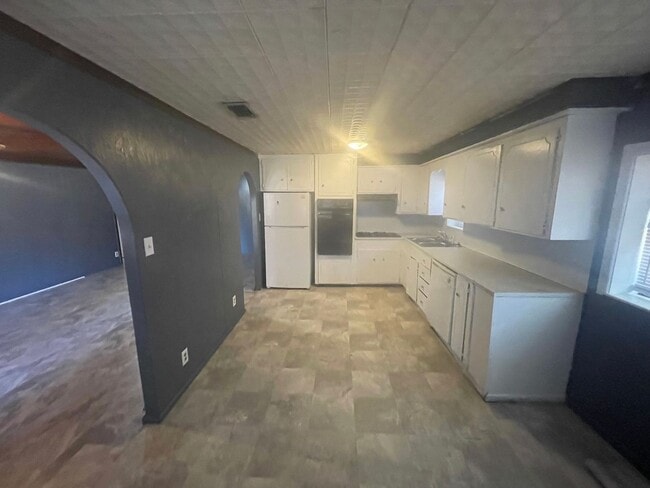 Building Photo - 3 bedroom, 1 bath