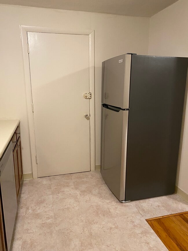 Photo - 245 Kelton St Unidad 24