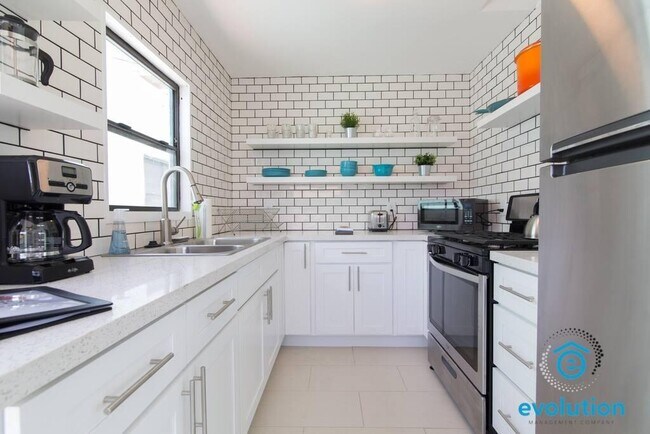 Photo - 4110-4116 Kansas St - 4112 Kansas St