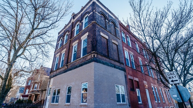 Building Photo - 2400 S Troy St Unit 2M