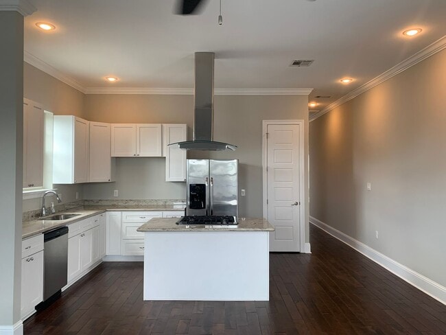 Building Photo - 2512 Valence St Unit 2512 Valence St.