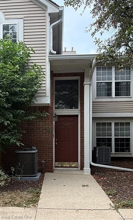 Building Photo - 5400 Pine Aires Dr