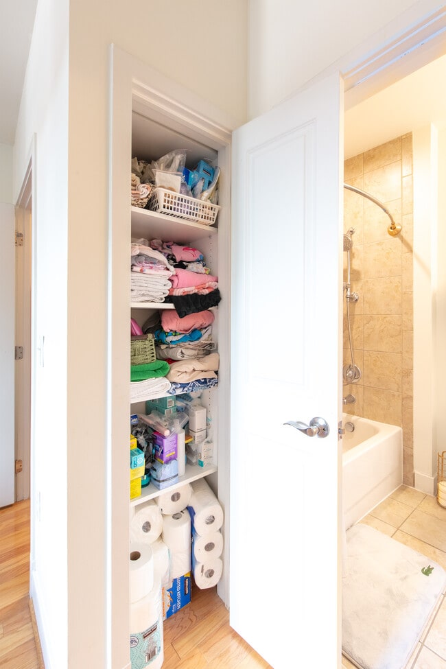 Photo - 1800 Wilson Blvd Unit Leann Luong