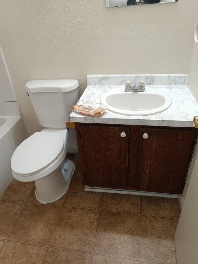 Photo - 1050 Plaza Ct N