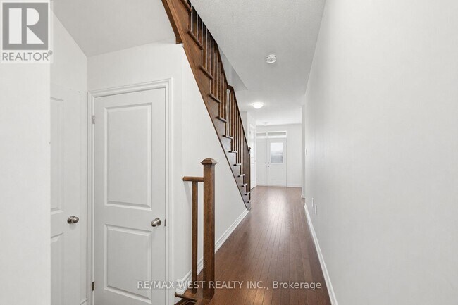 Photo - 55 Holyrood Cres