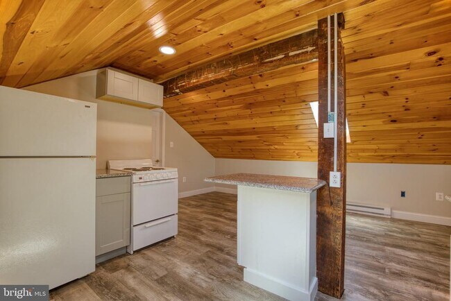 Photo - 25 W 5th Ave Unit 3