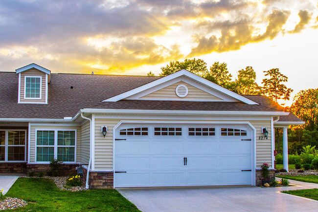 Apartments with Attached Garages, in a Real Neighborhood - Redwood Holt Townhomes