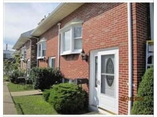 Photo - Life is better by the beach! Beach side townhouse 3bed 2.5 bath 1 garage, master suite with priv...