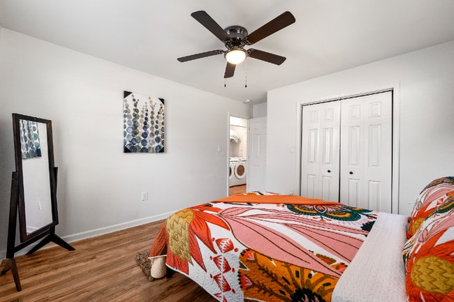 Photo - 5989 Bowden St