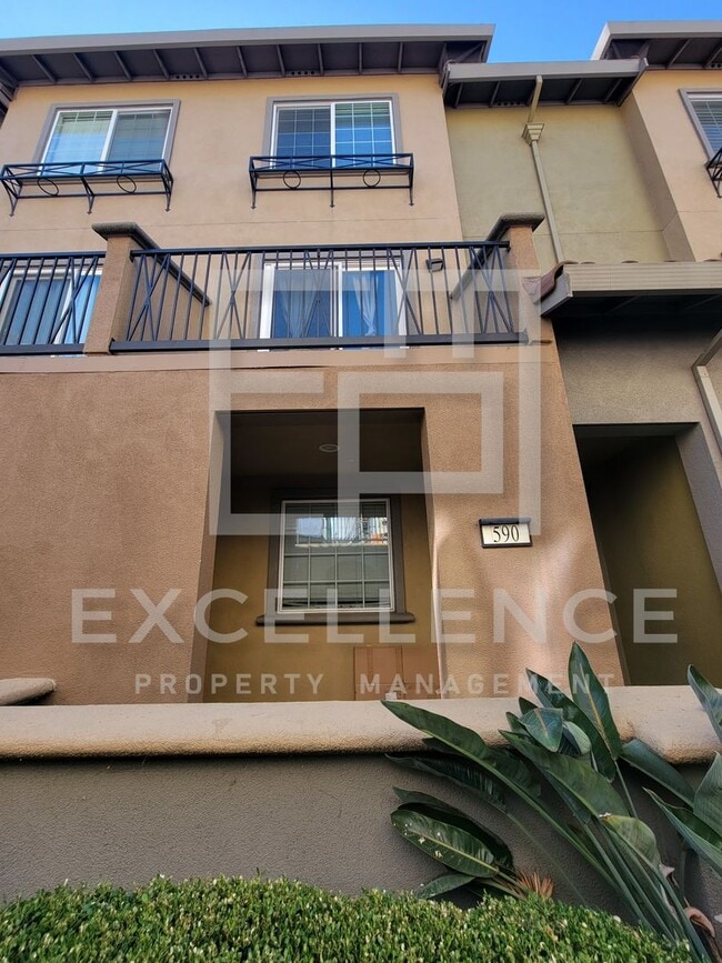 Building Photo - Updated 3 Story Townhouse with Garage, in Willow Glen!