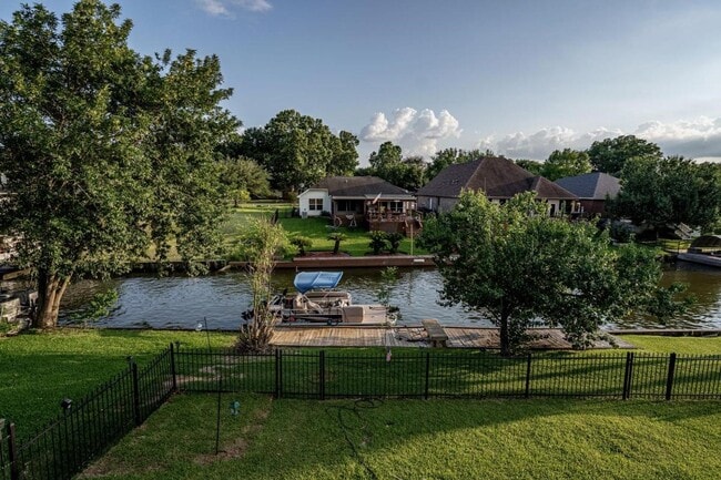 Photo - 13209 Bluff View Dr
