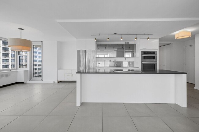 Photo - 4250 N Marine Dr Unidad 1115