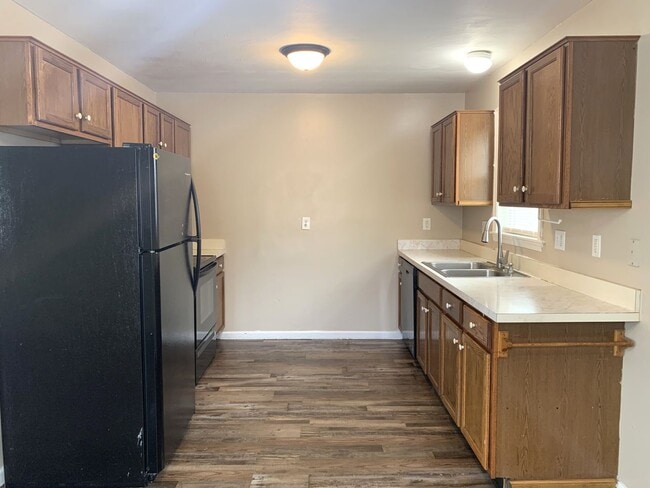 Photo - MOVE IN READY, APPLY NOW!!